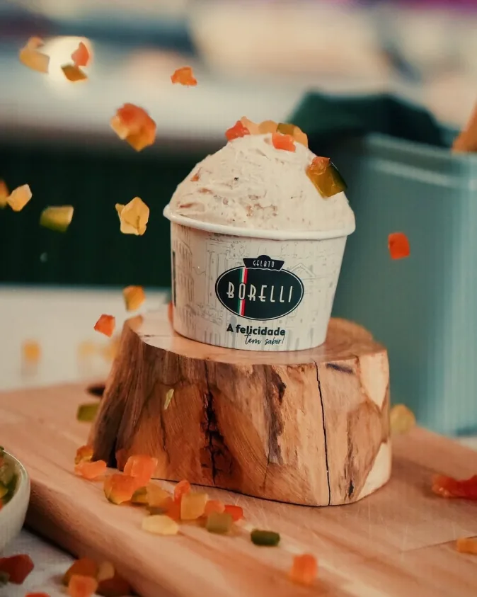 Copo Gelato Borelli coberto de frutas cristalizadas